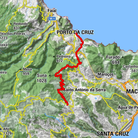 Beautiful hike on the Levada da Portela via the Portela pass to Porta da Cruz.